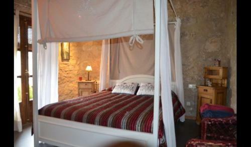 La Llacuna Villa Sleeps 32 With Pool