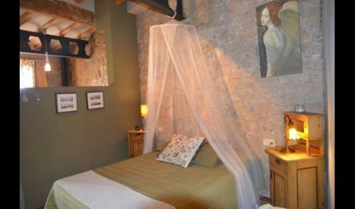 La Llacuna Villa Sleeps 32 With Pool