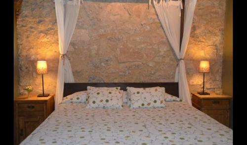 La Llacuna Villa Sleeps 32 With Pool
