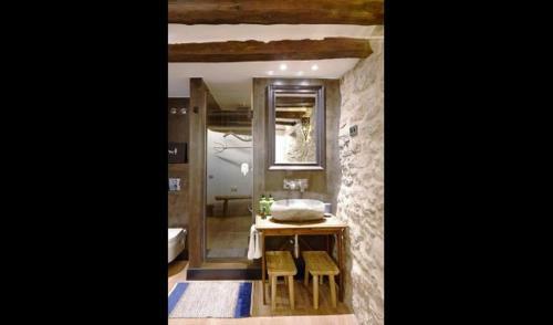 Las Bordas Villa Sleeps 18 With Pool