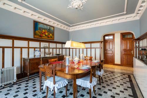 Amplia Villa de Lujo Con Piscina Climatizada