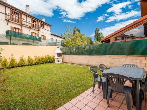 Inviting Holiday Home In Leitza With Jacuzzi