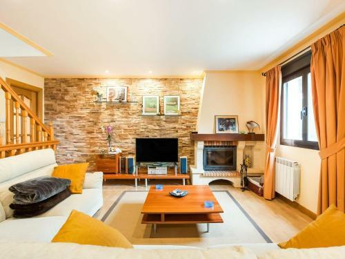Inviting Holiday Home In Leitza With Jacuzzi
