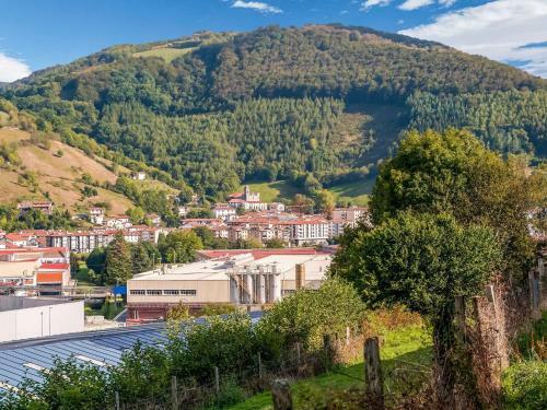 Inviting Holiday Home In Leitza With Jacuzzi