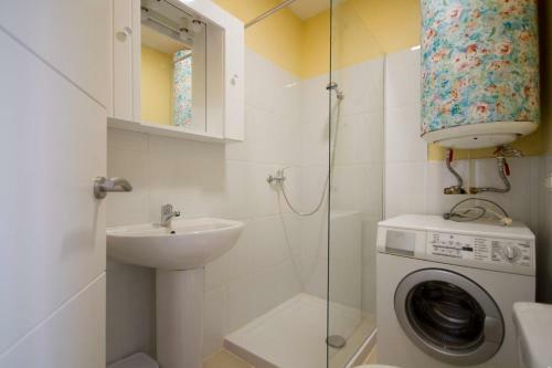 Apartment - 2 Bedrooms - 08563