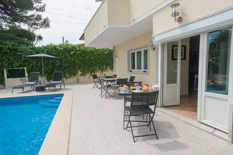 Bed & Breakfast Dolce Cascais Home