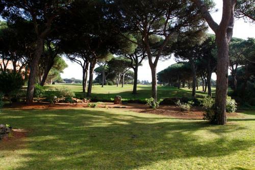 Cozy Golf Villa In Cascais