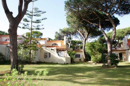 Cozy Golf Villa In Cascais