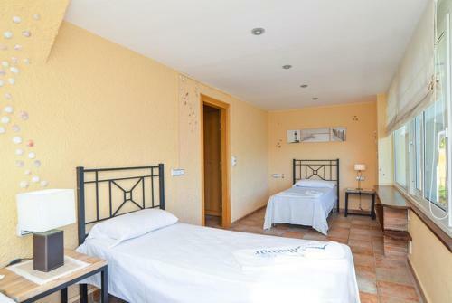 Lloret De Mar Villa Sleeps 15 Pool