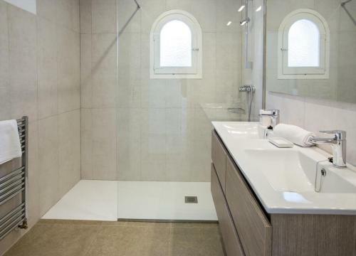 Lleus Villa Sleeps 6 Pool Air Con Wifi
