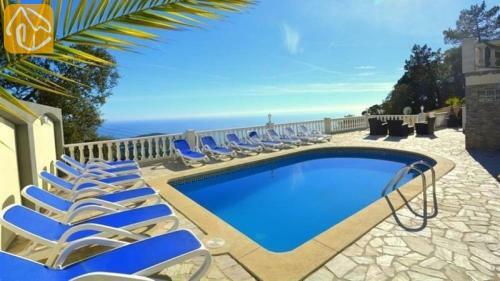 Lloret de Mar Villa Sleeps 17 Pool Wifi