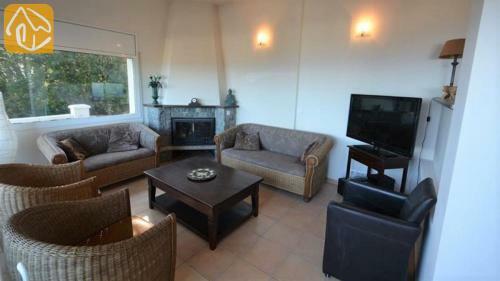Lloret de Mar Villa Sleeps 17 Pool Wifi