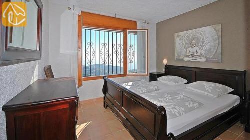Lloret de Mar Villa Sleeps 17 Pool Wifi