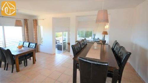 Lloret de Mar Villa Sleeps 17 Pool Wifi