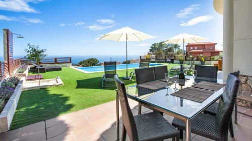 Lloret de Mar Villa Sleeps 6 With Pool