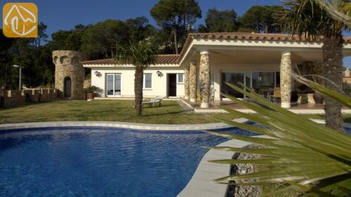 Lloret de Mar Villa Sleeps 10 Pool Wifi