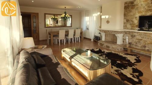 Lloret de Mar Villa Sleeps 10 Pool Wifi