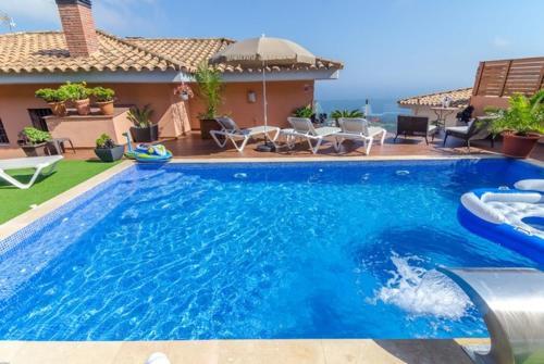 Lloret de Mar Villa Sleeps 10 Pool Wifi