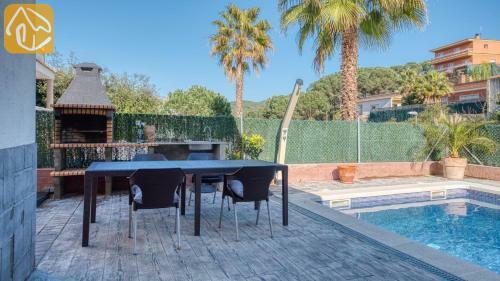 Lloret de Mar Villa Sleeps 8 Pool Wifi