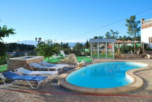 Lloret de Mar Villa Sleeps 12 With Pool Air Con And Wifi