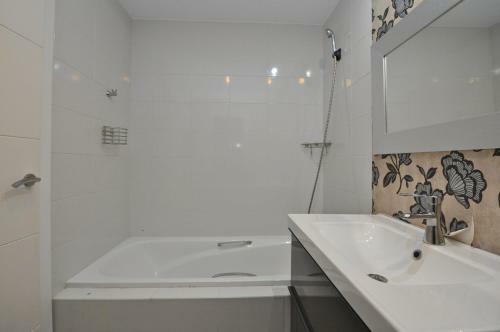 Apartment Carbonell