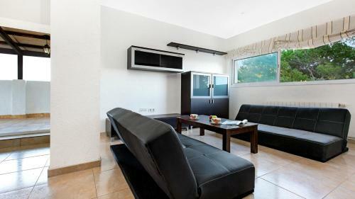 Sant Eloi Villa Sleeps 12 With Pool