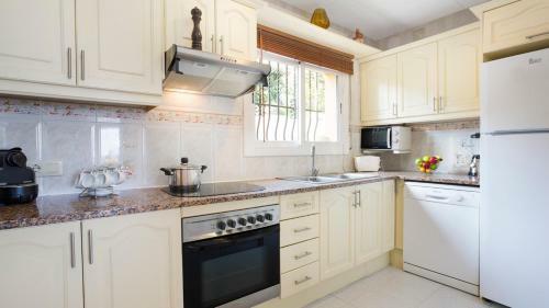Villa In Lloret de Mar Sleeps 6 Includes Swimming Pool 5