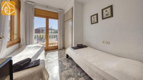 Lloret de Mar Villa Sleeps 10 Pool Wifi