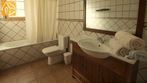 Lloret de Mar Villa Sleeps 8 Pool Wifi