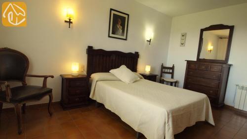 Lloret de Mar Villa Sleeps 8 Pool Wifi