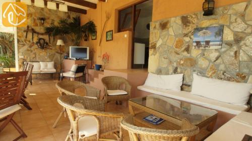 Lloret de Mar Villa Sleeps 8 Pool Wifi