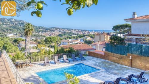 Lloret de Mar Villa Sleeps 14 Pool Wifi
