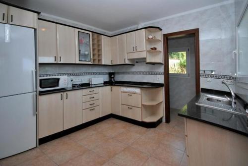 Lloret de Mar Villa Sleeps 10 Pool Wifi