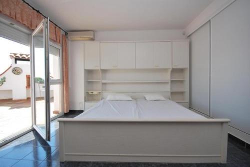 Lloret de Mar Villa Sleeps 10 Pool Wifi