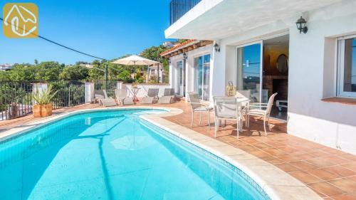 Montbarbat Villa Sleeps 10 Pool Wifi