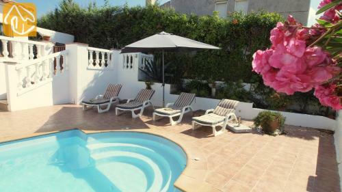Caules Villa Sleeps 6 Pool Wifi