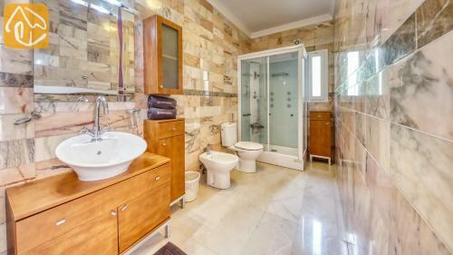 Lloret de Mar Villa Sleeps 8 Pool Wifi