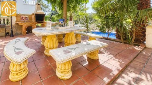Lloret de Mar Villa Sleeps 8 Pool Wifi
