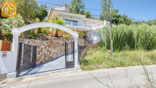 Lloret de Mar Villa Sleeps 6 Pool Wifi