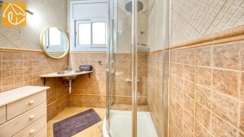 Lloret de Mar Villa Sleeps 6 Pool Wifi