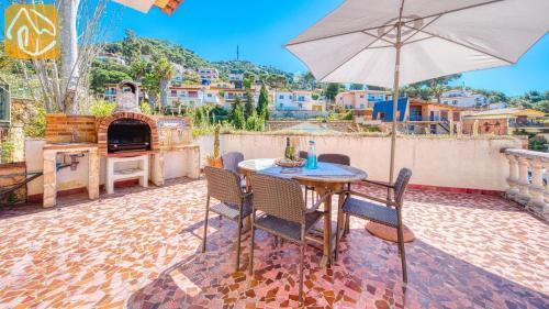 Lloret de Mar Villa Sleeps 6 Pool Wifi