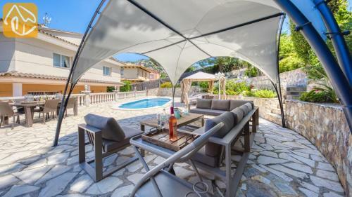 Lloret de Mar Villa Sleeps 7 Pool Wifi