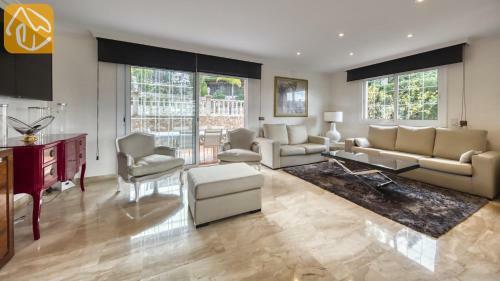 Lloret de Mar Villa Sleeps 7 Pool Wifi