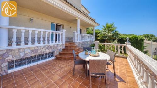 Lloret de Mar Villa Sleeps 7 Pool Wifi
