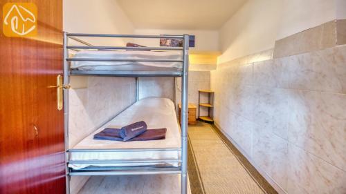 Montbarbat Villa Sleeps 8 Pool