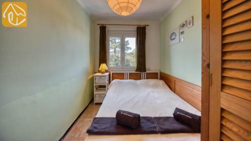 Montbarbat Villa Sleeps 8 Pool