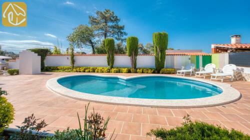 Montbarbat Villa Sleeps 8 Pool