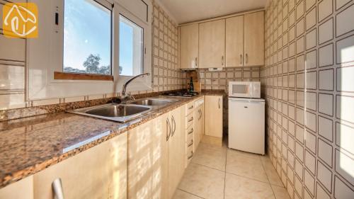 Montbarbat Villa Sleeps 8 Pool