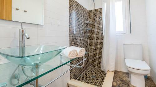 Villa In Lloret de Mar Sleeps 6 With Pool