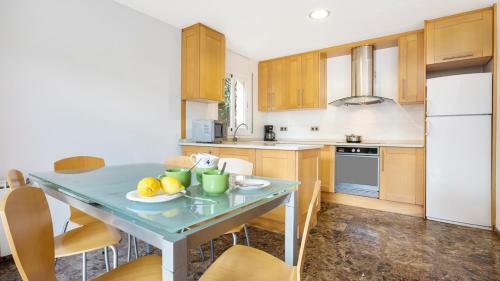 Villa In Lloret de Mar Sleeps 6 With Pool